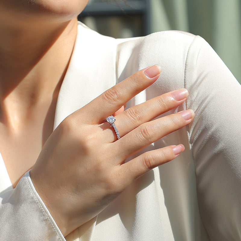 Lily - Round Cut Ring